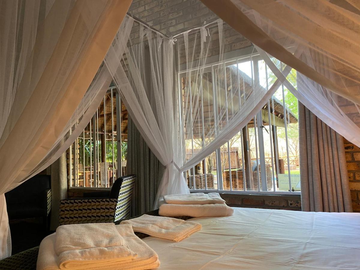 Genet House Holiday Home Marloth Park Bagian luar foto