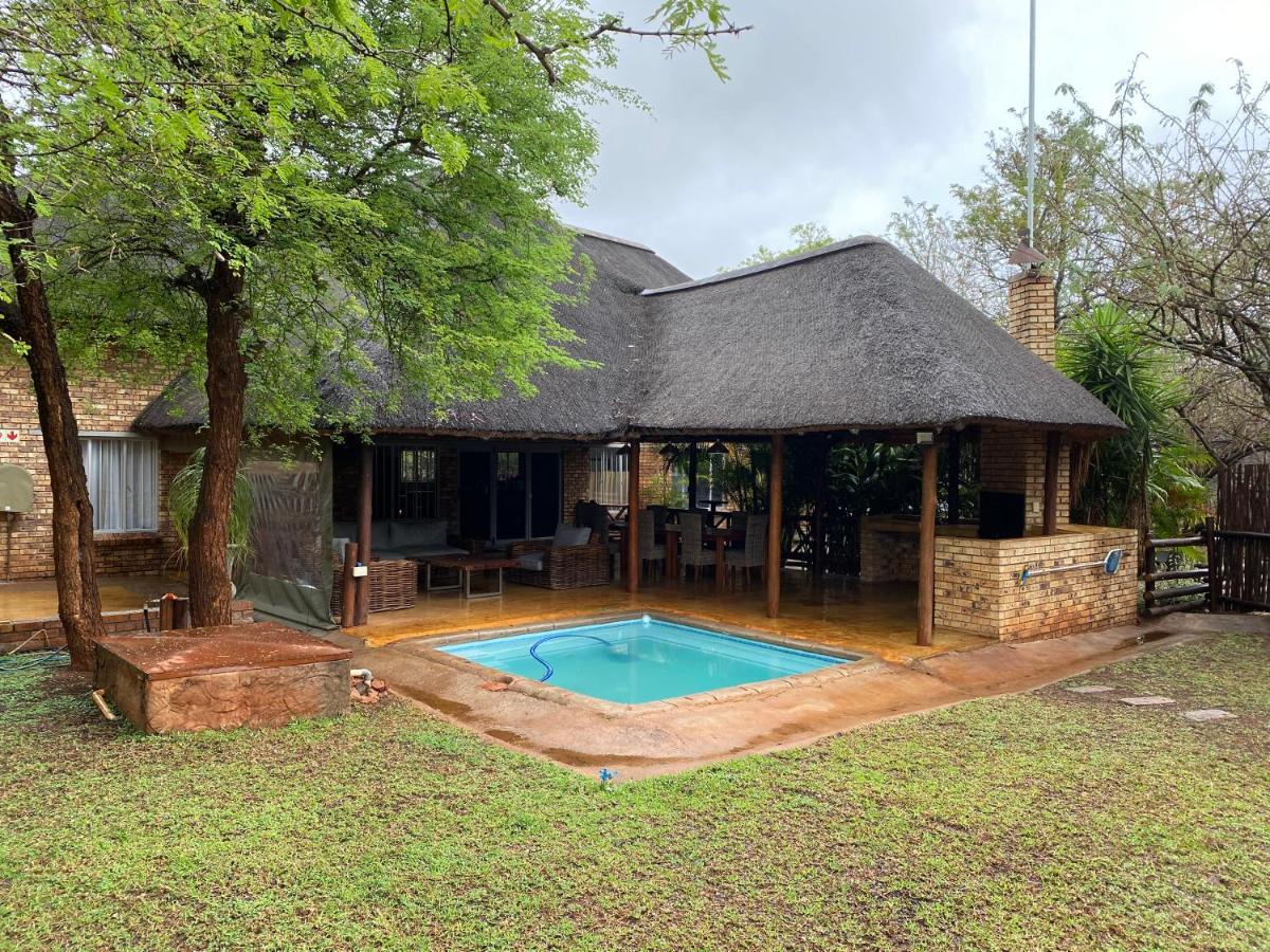 Genet House Holiday Home Marloth Park Bagian luar foto