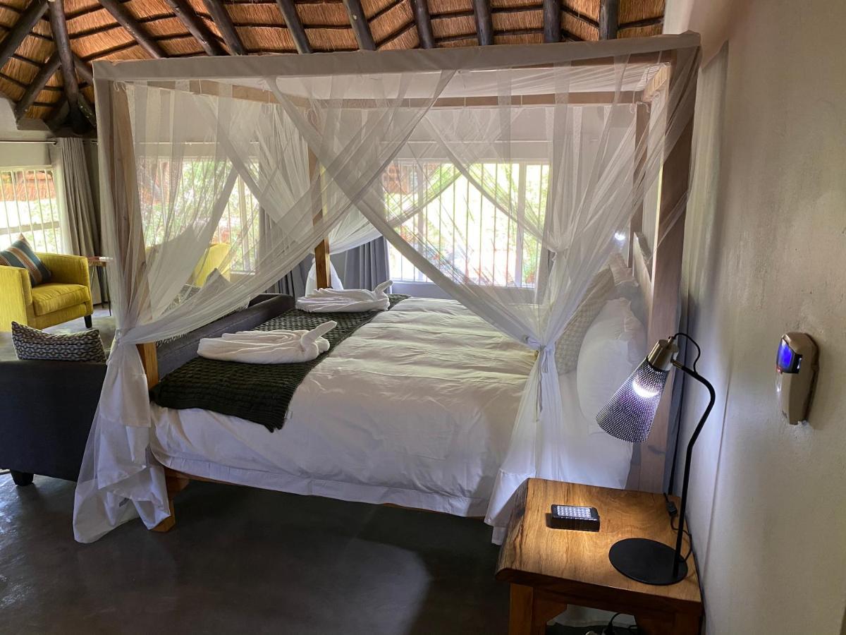 Genet House Holiday Home Marloth Park Bagian luar foto