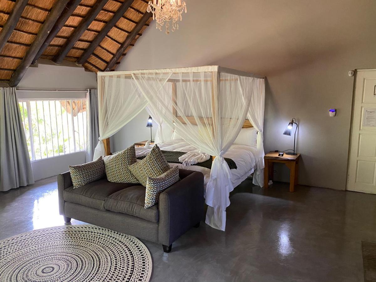 Genet House Holiday Home Marloth Park Bagian luar foto