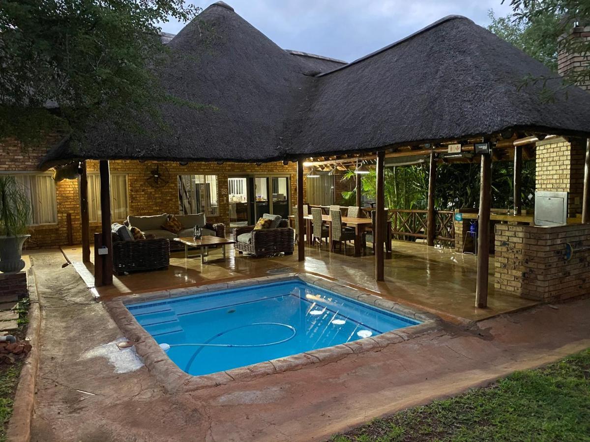 Genet House Holiday Home Marloth Park Bagian luar foto