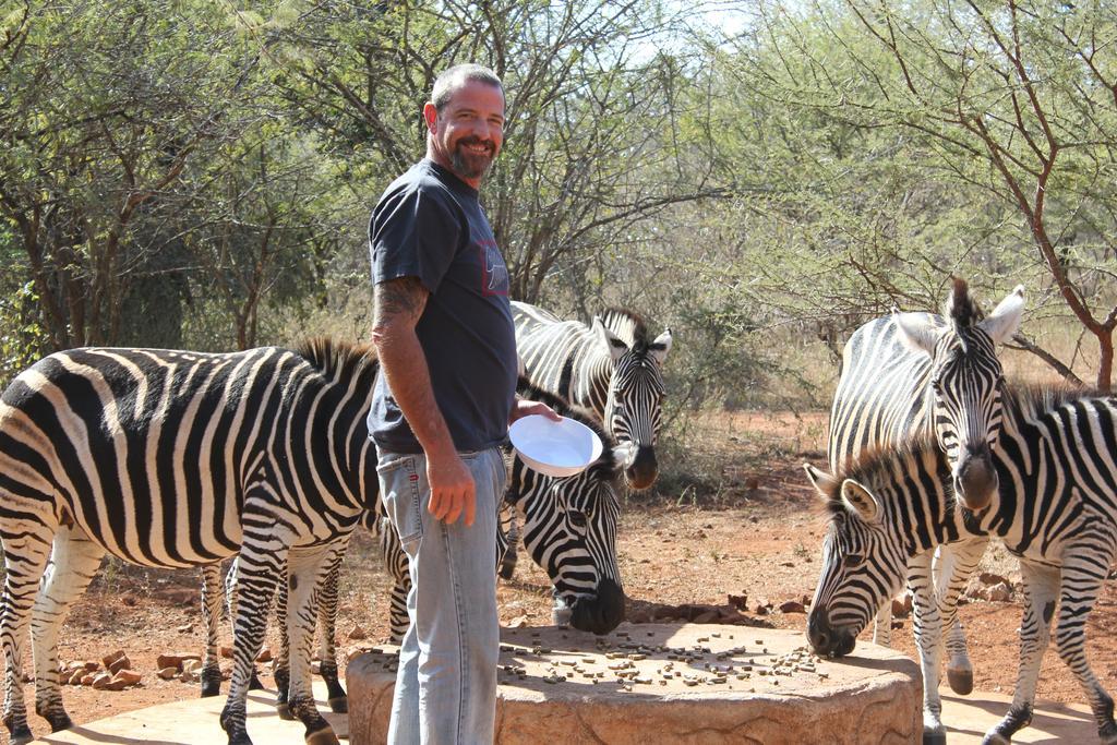 Genet House Holiday Home Marloth Park Bagian luar foto